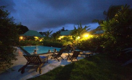 Villa Bagatellevilla   900 m de la  plage dans jardin tropical avec piscine