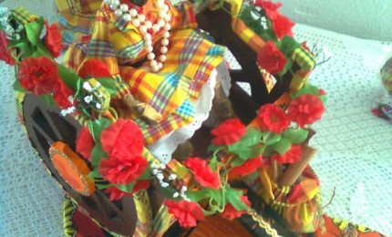Sweet-création de bouteilles en tenue traditionnelle